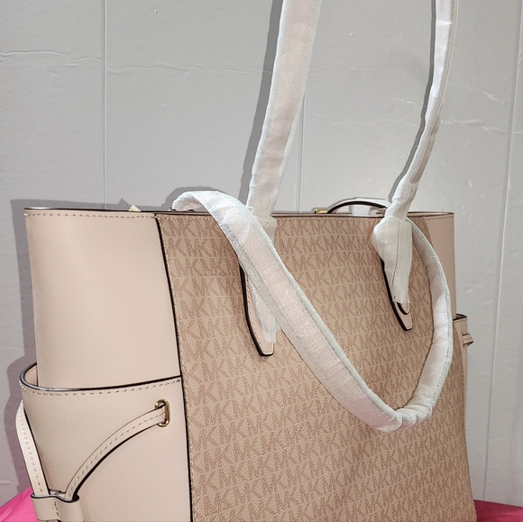 Michael Kors Gilly Large Drawstring Travel Tote - Picture 3 of 8